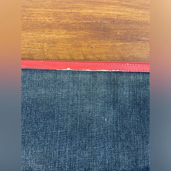 Guess Denim Vintage Logo Clutch Wallet with Card Slots and Zipper Closure GUC - Picture 10 of 14